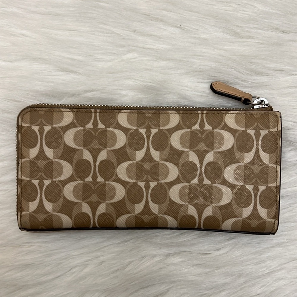 COACH - BROWN TAN TEXTURED LEATHER LONG PEYTON DREAM ZIP WALLET - Picture 3 of 13